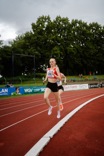 Nele Heymann (TuS Haren) ueber 1500m am 01.07.2023 waehrend den deutschen U23 Leichtathletik-Meisterschaften im Jahnstadion in Göttingen