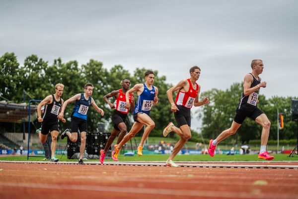 Emil Meggle (LG Stadtwerke Muenchen), Hannes Fahl (LG Olympia Dortmund), Alexander Stepanov (VfL Sindelfingen), Leonel Nhanombe (LG Olympia Dortmund), Kai Muty (LAV Bayer Uerdingen/Dormagen), Henning Schiel (MTG Mannheim) am 01.07.2023 waehrend den deutschen U23 Leichtathletik-Meisterschaften im Jahnstadion in Göttingen