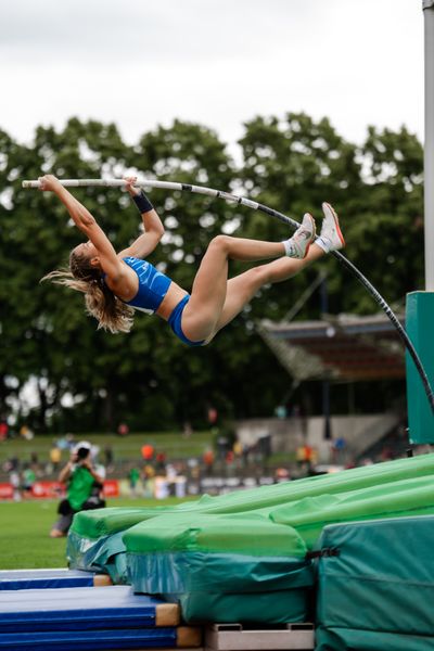 Stabhochsprung am 01.07.2023 mit Luisa-Sophie Peck (1. LAV Rostock) waehrend den deutschen U23 Leichtathletik-Meisterschaften im Jahnstadion in Göttingen