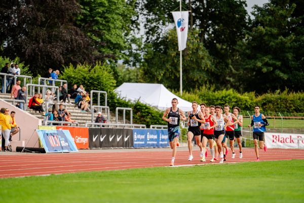 Theodor Schucht (SCC Berlin), Benjamin Dern (Silvesterlauf Trier), Constantin Carls (TSV Bayer 04 Leverkusen), Tobias Prater (LG TELIS FINANZ Regensburg) am 01.07.2023 waehrend den deutschen U23 Leichtathletik-Meisterschaften im Jahnstadion in Göttingen