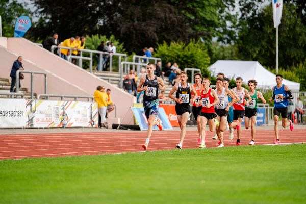 Theodor Schucht (SCC Berlin), Benjamin Dern (Silvesterlauf Trier), Constantin Carls (TSV Bayer 04 Leverkusen), Tobias Prater (LG TELIS FINANZ Regensburg) am 01.07.2023 waehrend den deutschen U23 Leichtathletik-Meisterschaften im Jahnstadion in Göttingen