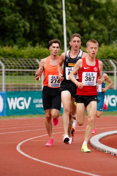 Benjamin Dern (Silvesterlauf Trier), Constantin Carls (TSV Bayer 04 Leverkusen), Felix Ebel (Emder Laufgemeinschaft) am 01.07.2023 waehrend den deutschen U23 Leichtathletik-Meisterschaften im Jahnstadion in Göttingen