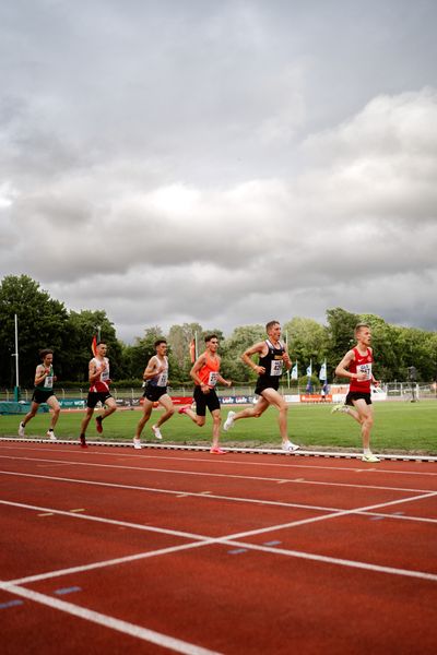 Benjamin Dern (Silvesterlauf Trier), Constantin Carls (TSV Bayer 04 Leverkusen), Felix Ebel (Emder Laufgemeinschaft) am 01.07.2023 waehrend den deutschen U23 Leichtathletik-Meisterschaften im Jahnstadion in Göttingen