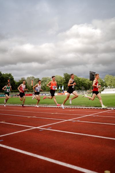 Benjamin Dern (Silvesterlauf Trier), Constantin Carls (TSV Bayer 04 Leverkusen), Felix Ebel (Emder Laufgemeinschaft) am 01.07.2023 waehrend den deutschen U23 Leichtathletik-Meisterschaften im Jahnstadion in Göttingen