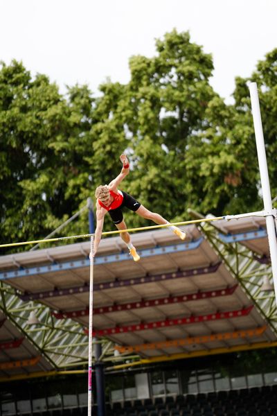 Till Marburger (LG Olympia Dortmund) beim Stabhochsprung am 02.07.2023 waehrend den deutschen U23 Leichtathletik-Meisterschaften im Jahnstadion in Göttingen