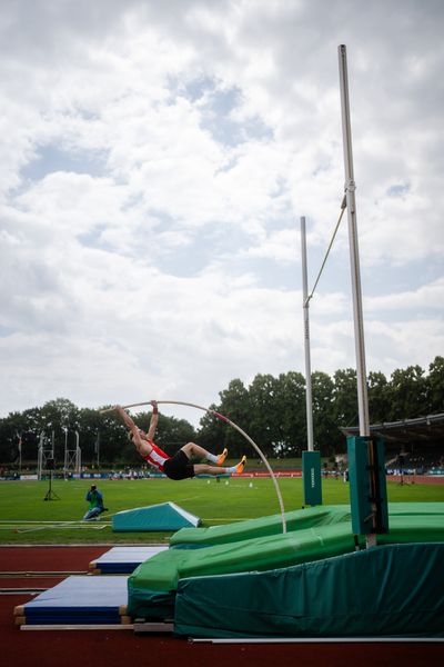 Till Marburger (LG Olympia Dortmund) beim Stabhochsprung am 02.07.2023 waehrend den deutschen U23 Leichtathletik-Meisterschaften im Jahnstadion in Göttingen