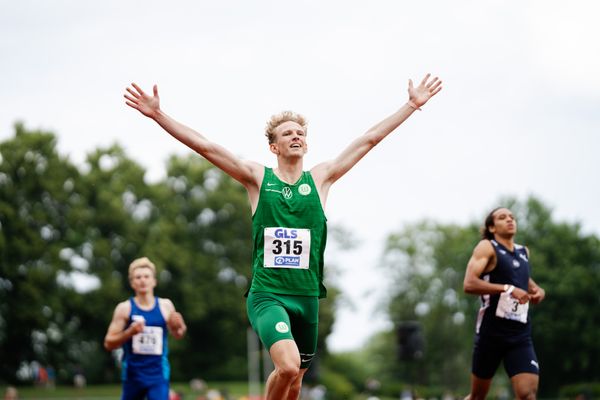 Louis Quarata (VfL Wolfsburg) gewinnt im 400m Finale am 02.07.2023 waehrend den deutschen U23 Leichtathletik-Meisterschaften im Jahnstadion in Göttingen