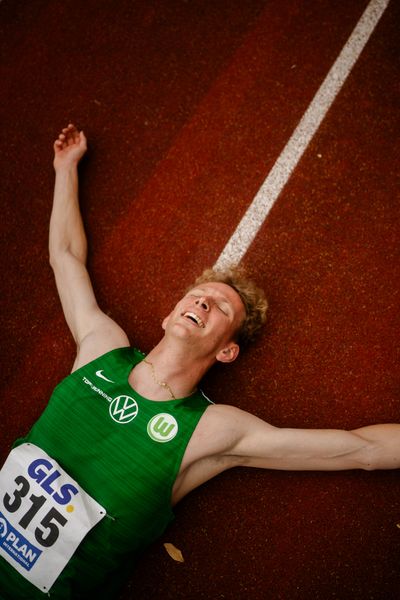 Louis Quarata (VfL Wolfsburg) nach dem 400m Finale am 02.07.2023 waehrend den deutschen U23 Leichtathletik-Meisterschaften im Jahnstadion in Göttingen