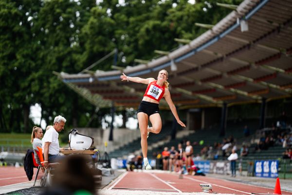 Marie Dehning (TSV Bayer 04 Leverkusen) im Weitsprung am 02.07.2023 waehrend den deutschen U23 Leichtathletik-Meisterschaften im Jahnstadion in Göttingen