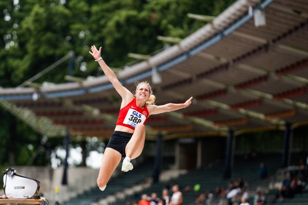 Marie Dehning (TSV Bayer 04 Leverkusen) im Weitsprung am 02.07.2023 waehrend den deutschen U23 Leichtathletik-Meisterschaften im Jahnstadion in Göttingen