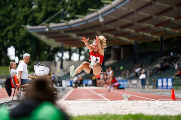 Marie Dehning (TSV Bayer 04 Leverkusen) im Weitsprung am 02.07.2023 waehrend den deutschen U23 Leichtathletik-Meisterschaften im Jahnstadion in Göttingen