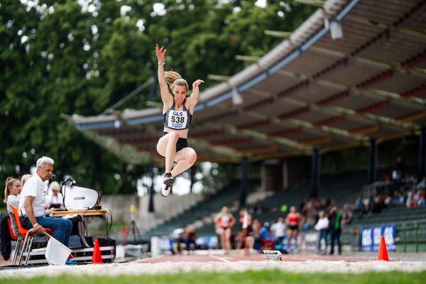 Sarina Brockmann (LG Buende-Loehne) im Weitsprung am 02.07.2023 waehrend den deutschen U23 Leichtathletik-Meisterschaften im Jahnstadion in Göttingen