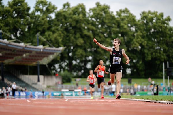 Robin Mueller (LC Top Team Thueringen) ueber 3000m Hindernis am 02.07.2023 waehrend den deutschen U23 Leichtathletik-Meisterschaften im Jahnstadion in Göttingen