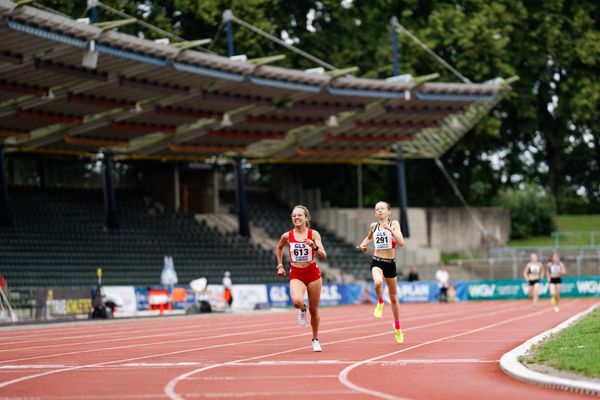 Jasmin Geldner (Unterlaender LG) vor Paula Heide (Lueneburger SV) am 02.07.2023 waehrend den deutschen U23 Leichtathletik-Meisterschaften im Jahnstadion in Göttingen