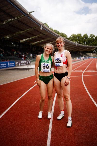 Silber für Nele Jaworski (VfL Wolfsburg), Gold für Talea Prepens (TV Cloppenburg) ueber 200m am 02.07.2023 waehrend den deutschen U23 Leichtathletik-Meisterschaften im Jahnstadion in Göttingen