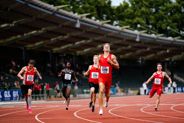 Simon Wulff (TSV Bayer 04 Leverkusen) gewinnt die 200m am 02.07.2023 waehrend den deutschen U23 Leichtathletik-Meisterschaften im Jahnstadion in Göttingen