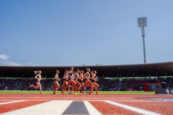 1500m Halbfinale der Frauen mit Katharina Trost (LG Stadtwerke Muenchen), Svenja Sommer (Eintracht Frankfurt e.V.), Verena Meisl (TV Wattenscheid 01), Antje Pfueller (SCC Berlin), Nadine Stricker (SG Motor Gohlis-Nord Leipzig e.V.), Jana Schluesche (VfL Eintracht Hannover), Marie Burchard (Athletics Team Karben), Sarah Schmitz (ASV Koeln), Vanessa Mikitenko (ssC Hanau-Rodenbach), Sandra Teller (Post-Sportverein Trier) während der 113. Deutschen Leichtathletik-Meisterschaften am 08.07.2023 im Auestadion in Kassel