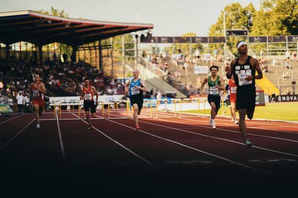 Niclas Jan Kaluza (Eintracht Hildesheim), Samuel Malte Thoemmes (LG UnterluessFassbergOldendorf) während der 113. Deutschen Leichtathletik-Meisterschaften am 08.07.2023 im Auestadion in Kassel