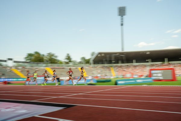 Alina Reh (SCC Berlin) vor Lea Meyer (TSV Bayer 04 Leverkusen) während der 113. Deutschen Leichtathletik-Meisterschaften am 08.07.2023 im Auestadion in Kassel