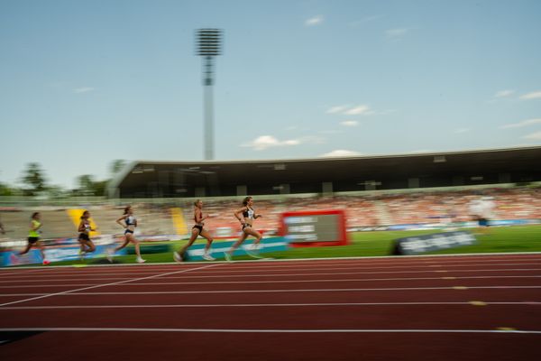 Alina Reh (SCC Berlin) vor Lea Meyer (TSV Bayer 04 Leverkusen) während der 113. Deutschen Leichtathletik-Meisterschaften am 08.07.2023 im Auestadion in Kassel