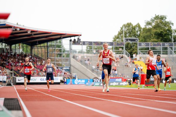 Fabian Dammermann (LG Osnabrueck) Noah Niklas Klei (LG Buende-Loehne) während der 113. Deutschen Leichtathletik-Meisterschaften am 09.07.2023 im Auestadion in Kassel