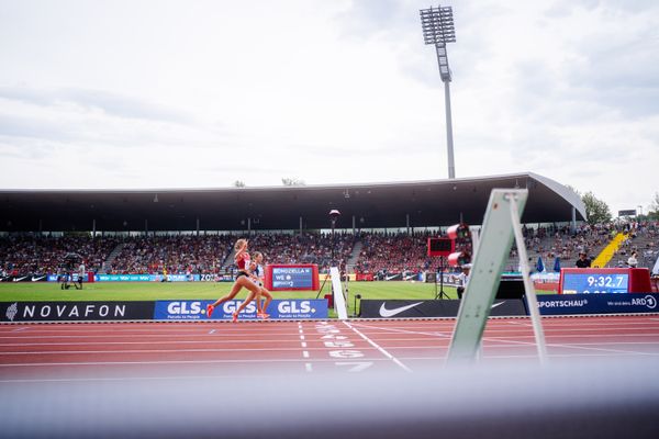 Lea Meyer (TSV Bayer 04 Leverkusen) ueber 3000m Hindernis während der 113. Deutschen Leichtathletik-Meisterschaften am 09.07.2023 im Auestadion in Kassel