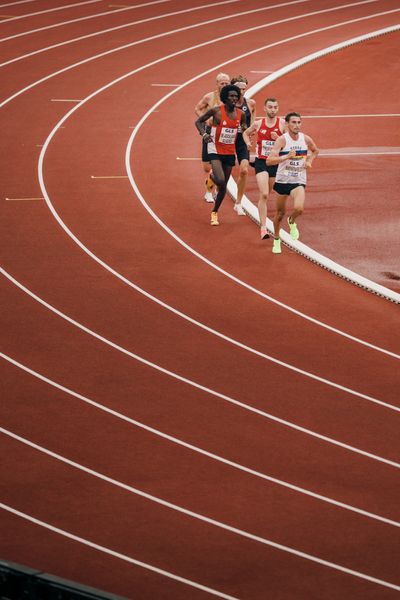 Aaron Davor Bienenfeld (SSC Hanau-Rodenbach), Maximilian Thorwirth (SFD 75 Duesseldorf-Sued), Mohamed Abdilaahi (LG Olympia Dortmund), Sam Persons (SCC Berlin), Florian Bremm (LSC Hoechstadt/Aisch) während der 113. Deutschen Leichtathletik-Meisterschaften am 09.07.2023 im Auestadion in Kassel