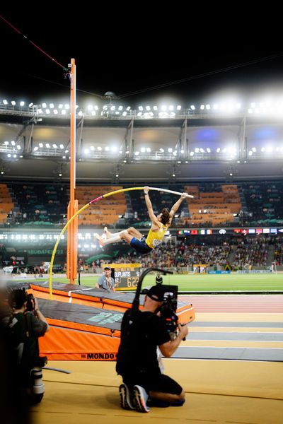 Armand Duplantis (SWE/Sweden) during the Pole Vault on Day 8 of the World Athletics Championships Budapest 23 at the National Athletics Centre in Budapest, Hungary on August 26, 2023.