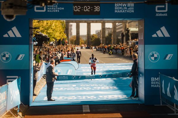 Eliud Kipchoge (KEN/Kenya) auf den letzten Metern am 24.09.2023 beim Berlin Marathon in Berlin