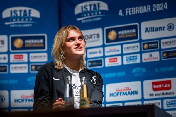 Franziska Schuster (GER) während der internationalen Pressekonferenz zum 4. ISTAF INDOOR Düsseldorf am 02.02.2024 im Meliá Hotel in Düsseldorf