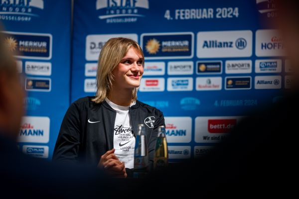 Franziska Schuster (GER) während der internationalen Pressekonferenz zum 4. ISTAF INDOOR Düsseldorf am 02.02.2024 im Meliá Hotel in Düsseldorf