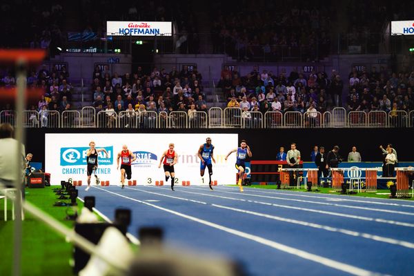 Zachary Shaw (GBR/T12), Maxcel Amo Manu (ITA/T64), Johannes Floors (GER/T62), Noah Bodelier (GER/T64), Joel De Jong (NED/T63) über 60m beim 4. ISTAF INDOOR Düsseldorf am 04.02.2024 im PSD Bank Dome in Düsseldorf