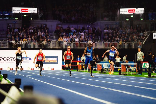 Zachary Shaw (GBR/T12), Maxcel Amo Manu (ITA/T64), Johannes Floors (GER/T62), Noah Bodelier (GER/T64), Joel De Jong (NED/T63) über 60m beim 4. ISTAF INDOOR Düsseldorf am 04.02.2024 im PSD Bank Dome in Düsseldorf