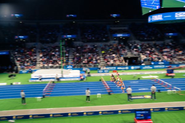 Monika Zapalska (GER/TV Wattenscheid 01), Franziska Schuster (GER/TSV Bayer 04 Leverkusen), Viktória Forster (SVK), Amber Hughes (USA), Mette Graversgaard (DEN), Marlene Meier (GER/TSV Bayer 04 Leverkusen) beim 4. ISTAF INDOOR Düsseldorf am 04.02.2024 im PSD Bank Dome in Düsseldorf