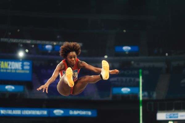 Maryse Luzolo (GER/Königsteiner LV) im Weitsprung beim 4. ISTAF INDOOR Düsseldorf am 04.02.2024 im PSD Bank Dome in Düsseldorf