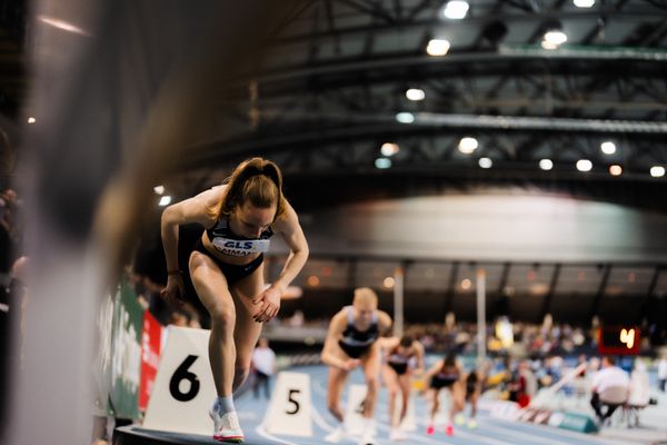 Alina Ammann (TuS Esingen) im 800m Vorlauf am 17.02.2024 während den 71. Deutschen Leichtathletik-Hallenmeisterschaften in der QUARTERBACK Immobilien ARENA in Leipzig