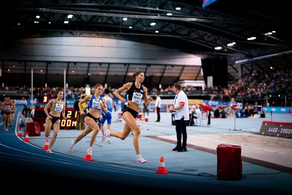 Christina Hering (LG Stadtwerke München), Laura Wilhelm (LAV Stadtwerke Tübingen), Lara Tortell (Athletics Team Karben) am 17.02.2024 während den 71. Deutschen Leichtathletik-Hallenmeisterschaften in der QUARTERBACK Immobilien ARENA in Leipzig