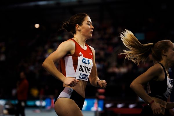 Carolin Bothe (LG Olympia Dortmund) im 800m Vorlauf am 17.02.2024 während den 71. Deutschen Leichtathletik-Hallenmeisterschaften in der QUARTERBACK Immobilien ARENA in Leipzig