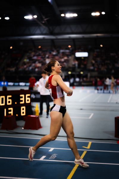 Carolin Bothe (LG Olympia Dortmund) im 800m Vorlauf am 17.02.2024 während den 71. Deutschen Leichtathletik-Hallenmeisterschaften in der QUARTERBACK Immobilien ARENA in Leipzig