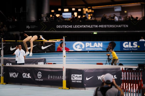 Imke Onnen (Hannover 96) im Hochsprung am 17.02.2024 während den 71. Deutschen Leichtathletik-Hallenmeisterschaften in der QUARTERBACK Immobilien ARENA in Leipzig