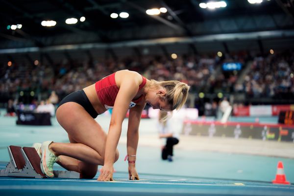 Alica Schmidt (SCC Berlin) vor dem 400m Vorlauf am 17.02.2024 während den 71. Deutschen Leichtathletik-Hallenmeisterschaften in der QUARTERBACK Immobilien ARENA in Leipzig