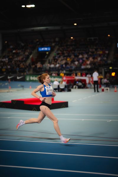 Eva Dieterich (LAV Stadtwerke Tübingen) im 3000m Finale der Frauen am 17.02.2024 während den 71. Deutschen Leichtathletik-Hallenmeisterschaften in der QUARTERBACK Immobilien ARENA in Leipzig