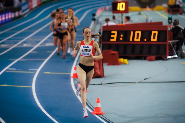 Nele Heymann (TuS Haren) im 3000m Finale der Frauen am 17.02.2024 während den 71. Deutschen Leichtathletik-Hallenmeisterschaften in der QUARTERBACK Immobilien ARENA in Leipzig