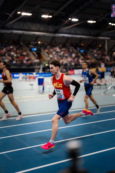 Felix Ebel (Braunschweiger Laufclub) vor dem 3000m Finale am 17.02.2024 während den 71. Deutschen Leichtathletik-Hallenmeisterschaften in der QUARTERBACK Immobilien ARENA in Leipzig