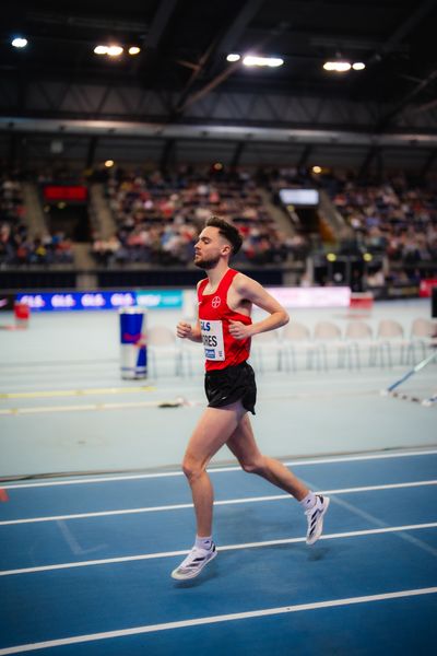 Max Nores (TSV Bayer 04 Leverkusen) vor dem 3000m Finale am 17.02.2024 während den 71. Deutschen Leichtathletik-Hallenmeisterschaften in der QUARTERBACK Immobilien ARENA in Leipzig