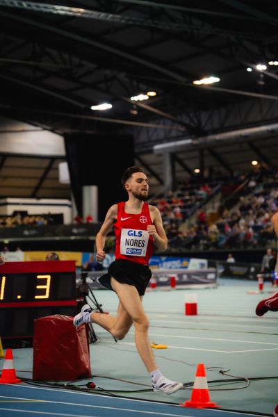 Max Nores (TSV Bayer 04 Leverkusen) im 3000m Finale am 17.02.2024 während den 71. Deutschen Leichtathletik-Hallenmeisterschaften in der QUARTERBACK Immobilien ARENA in Leipzig