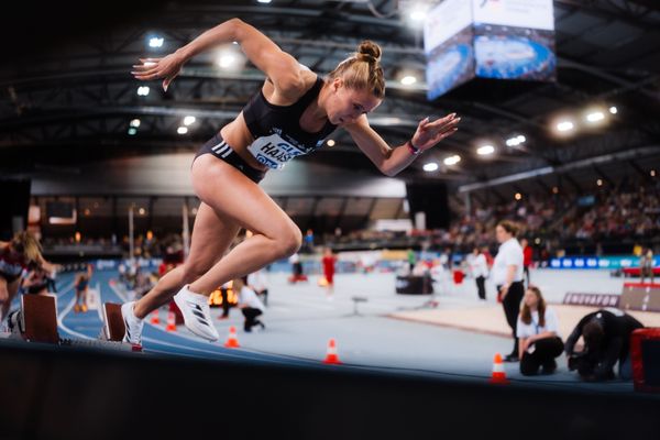 Rebekka Haase (Sprintteam Wetzlar) startet aus dem Startblock am 18.02.2024 während den 71. Deutschen Leichtathletik-Hallenmeisterschaften in der QUARTERBACK Immobilien ARENA in Leipzig