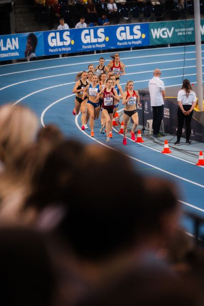 Linda Wrede (TSV Bayer 04 Leverkusen), Vera Coutellier (ASV Köln e. V.), Nele Weßel (TV Waldstraße Wiesbaden) im 1500m Finale am 18.02.2024 während den 71. Deutschen Leichtathletik-Hallenmeisterschaften in der QUARTERBACK Immobilien ARENA in Leipzig