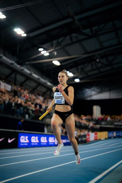 Mayleen Bartz (Hannover 96) in der 4x200m Staffel am 18.02.2024 während den 71. Deutschen Leichtathletik-Hallenmeisterschaften in der QUARTERBACK Immobilien ARENA in Leipzig