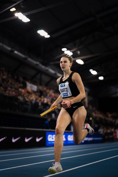 Mayleen Bartz (Hannover 96) in der 4x200m Staffel am 18.02.2024 während den 71. Deutschen Leichtathletik-Hallenmeisterschaften in der QUARTERBACK Immobilien ARENA in Leipzig